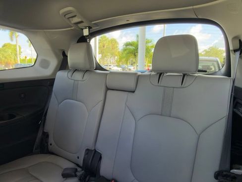 Used 2024 Honda Pilot Touring image 9