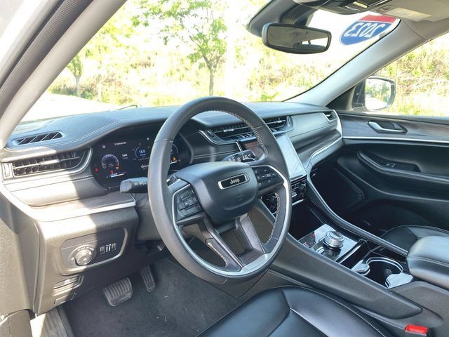 Used 2023 Jeep Grand Cherokee Limited AWD/4WD image 10