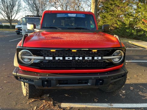 Used 2023 Ford Bronco Wildtrak image 3