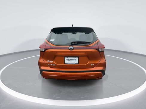 Used 2023 Nissan Kicks SR w/ SR Premium Package FWD image 7
