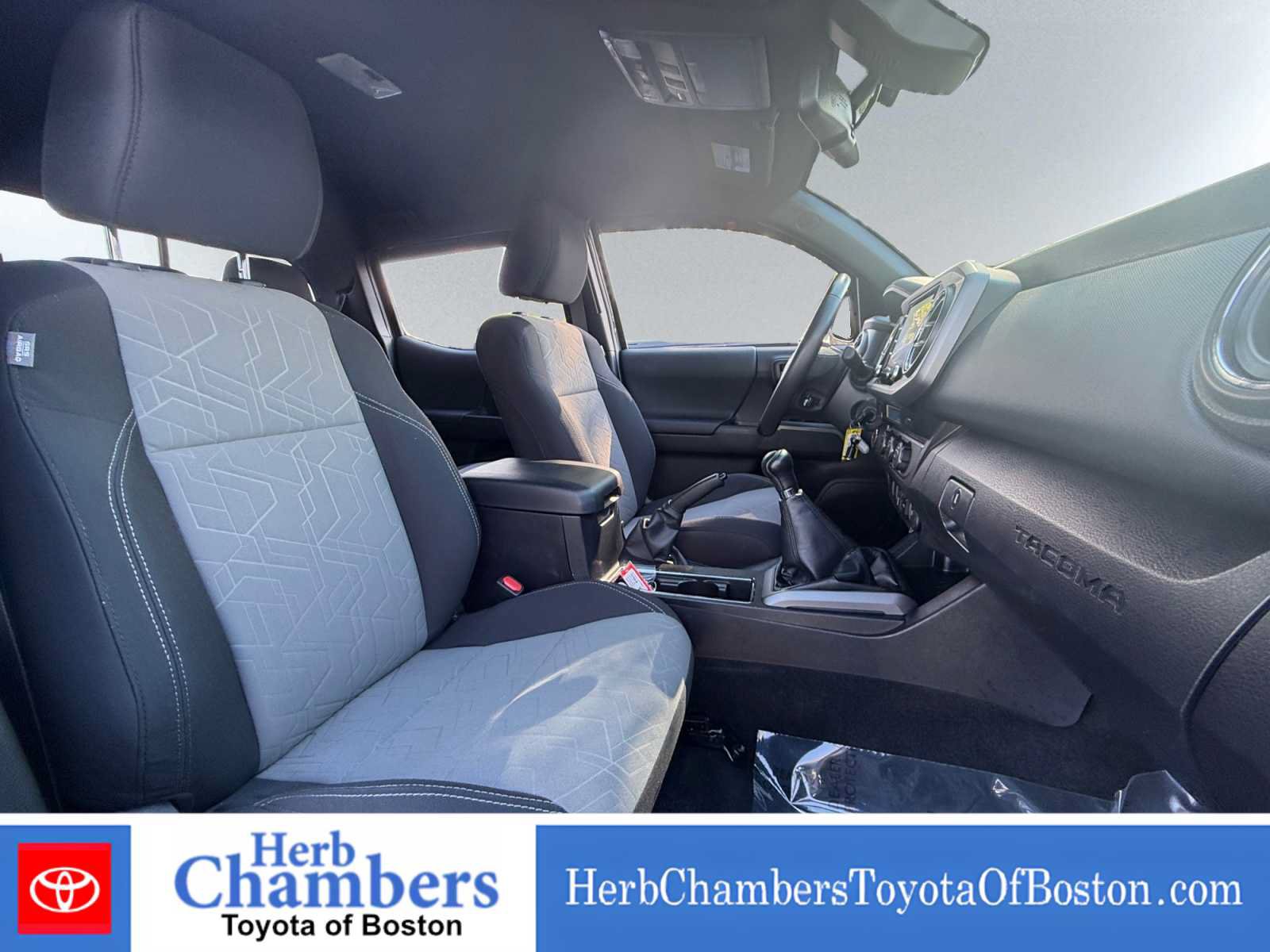 Used 2022 Toyota Tacoma TRD Off-Road AWD/4WD image 19