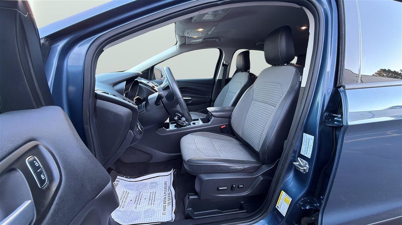 Used 2018 Ford Escape SE w/ SE Sport Appearance Package AWD/4WD image 29