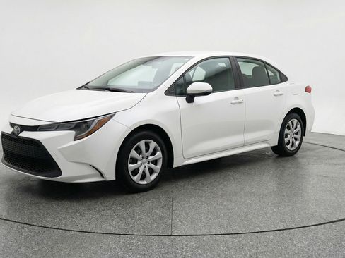 Used 2025 Toyota Corolla LE image 3