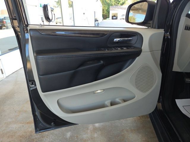 Used 2017 Dodge Grand Caravan SE w/ Power Window Group FWD image 37