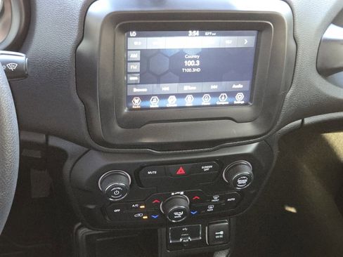 Used 2018 Jeep Renegade Sport w/ Power & Air Group FWD image 27
