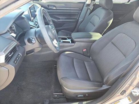 Used 2024 Nissan Altima 2.5 SV image 15