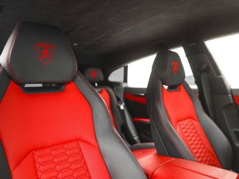 Used 2020 Lamborghini Urus AWD/4WD image 27