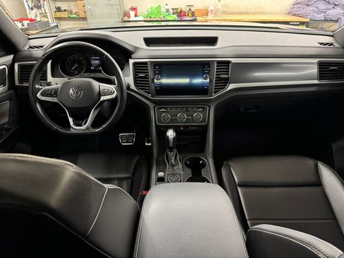 Used 2021 Volkswagen Atlas Cross Sport SE w/ Panoramic Sunroof Package image 17