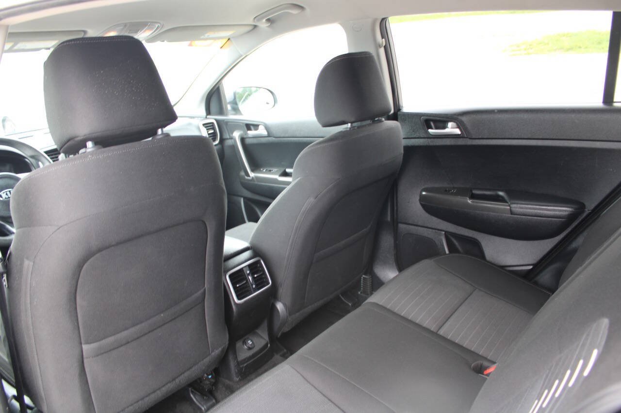 Used 2018 Kia Sportage LX AWD/4WD image 16