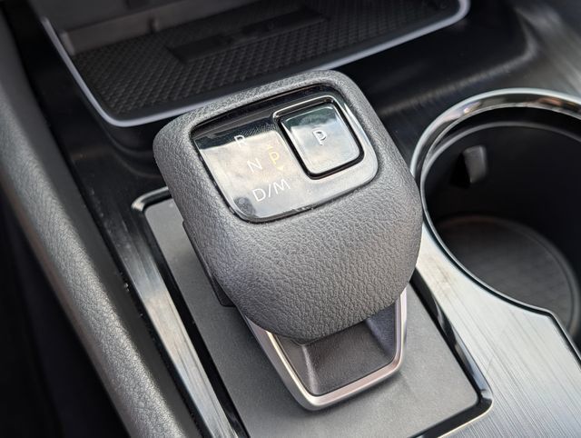 Used 2025 Nissan Rogue SL AWD/4WD image 27