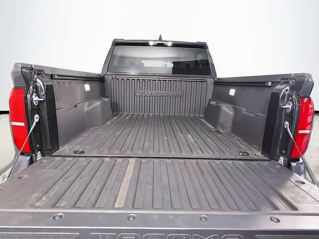 Used 2025 Toyota Tacoma SR5 AWD/4WD image 26