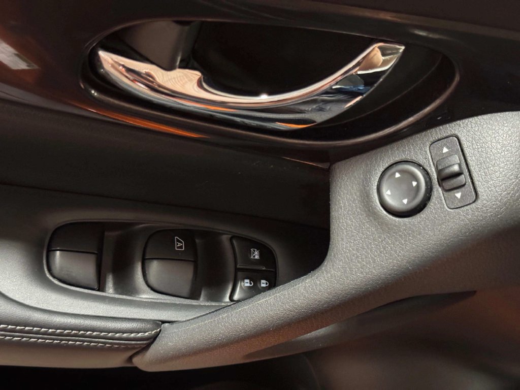 Used 2018 Nissan Rogue SV AWD/4WD image 20