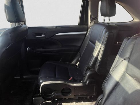 Used 2017 Toyota Highlander XLE AWD/4WD image 8