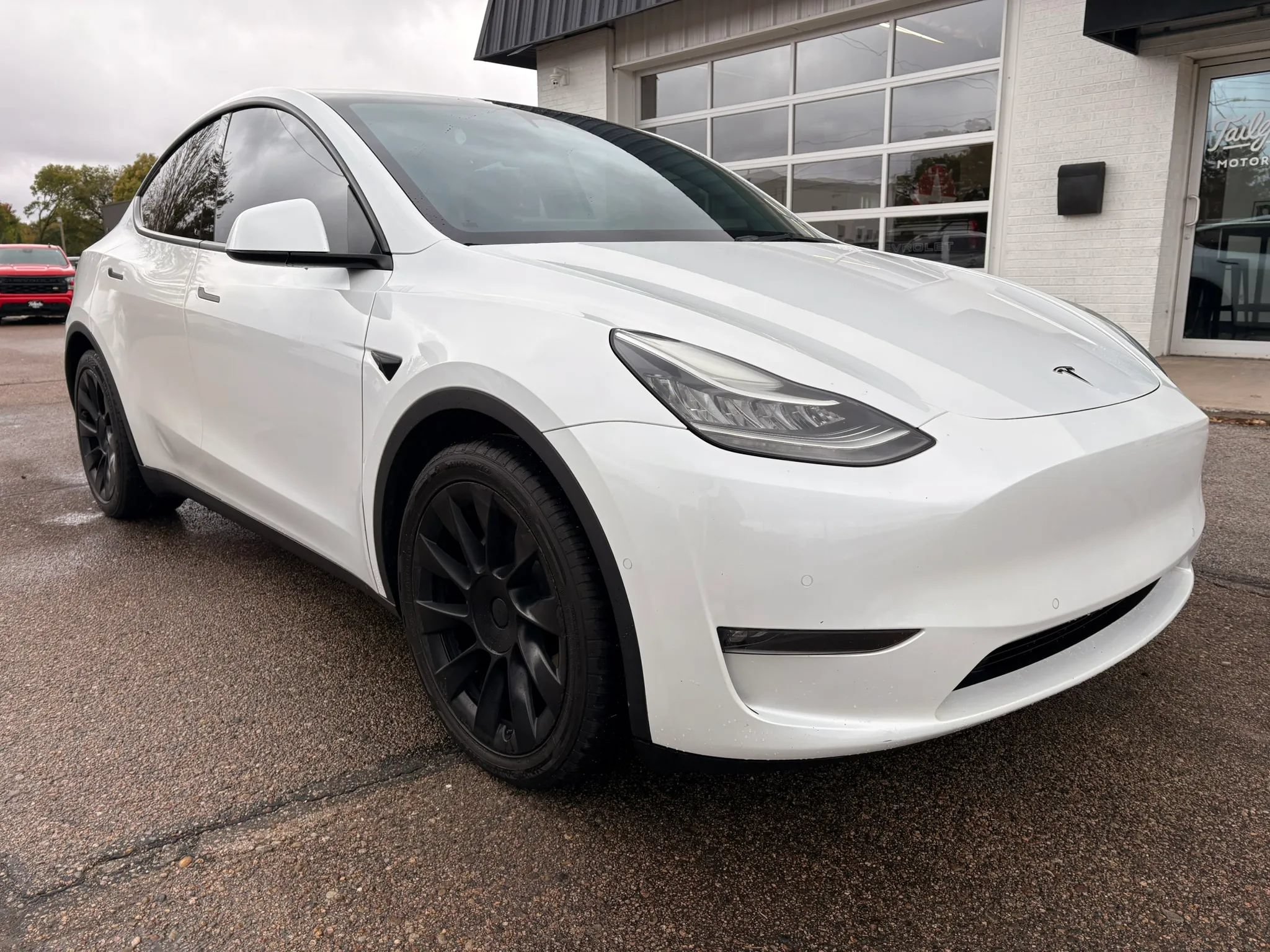 Used 2022 Tesla Model Y Long Range AWD/4WD image 2