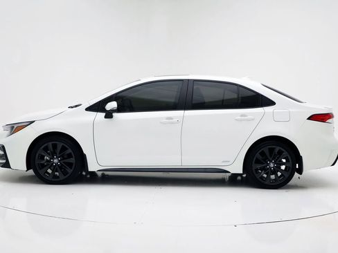 Used 2024 Toyota Corolla SE w/ SE Package image 5