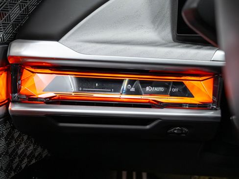 Used 2023 BMW 760i xDrive w/ Parking Assistance Package image 57