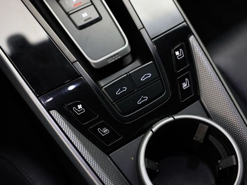 Used 2020 Porsche 911 Carrera RWD image 16