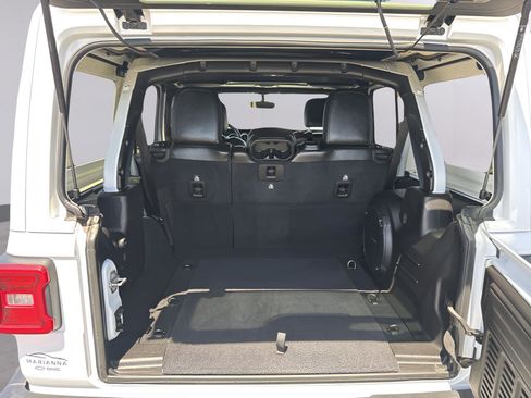 Used 2019 Jeep Wrangler Unlimited Sahara image 33