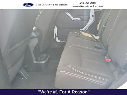 Used 2015 Jeep Wrangler Unlimited Sahara w/ Connectivity Group AWD/4WD image 23