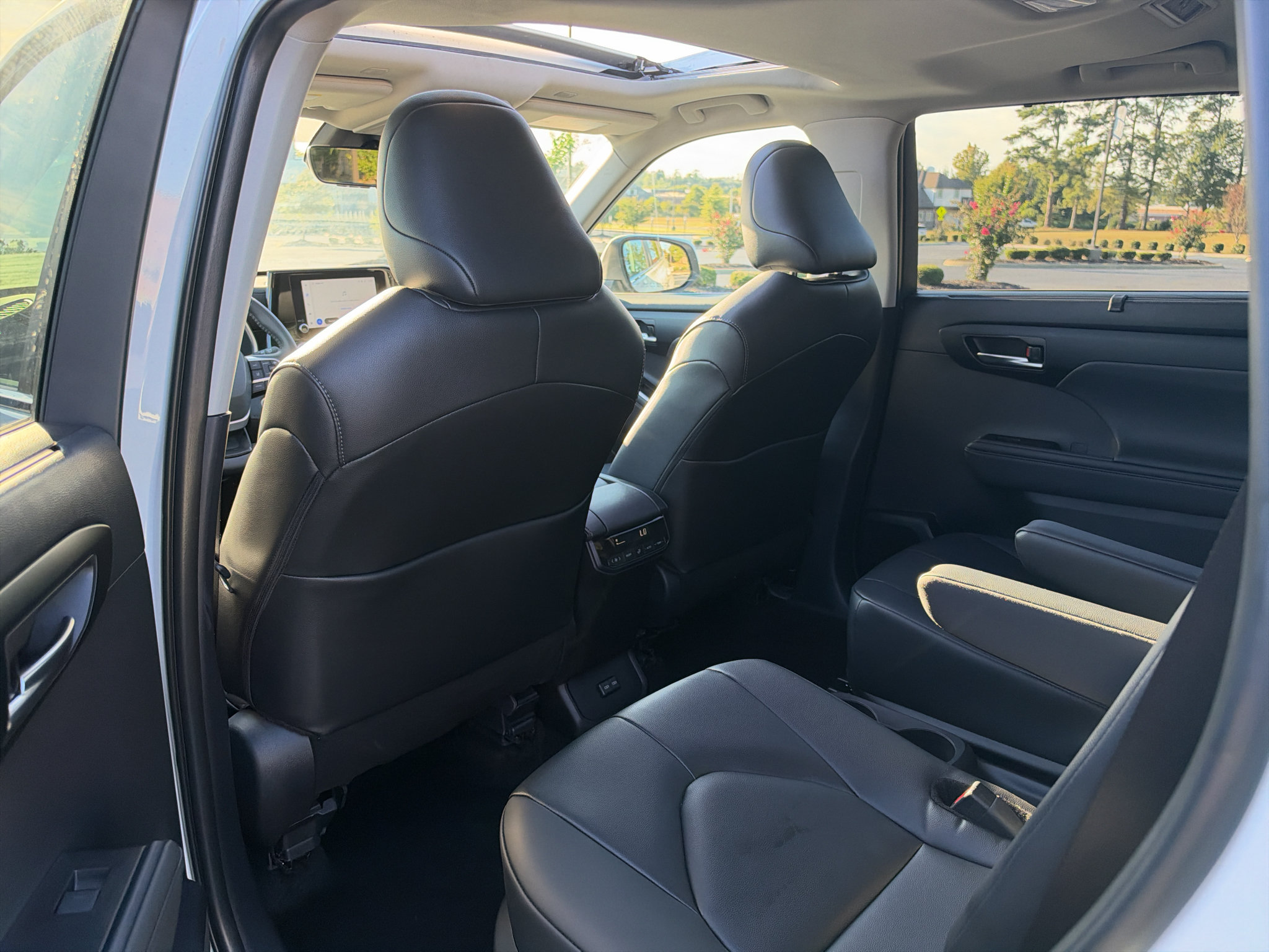 Used 2026 Toyota Highlander XLE AWD/4WD image 13