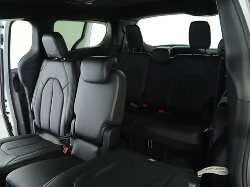 New 2026 Chrysler Pacifica Select image 6