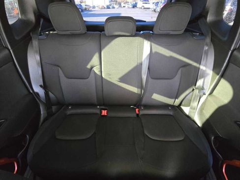 Used 2018 Jeep Renegade Sport w/ Power & Air Group image 17