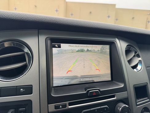 Used 2015 Ford Expedition XLT w/ Equipment Group 202A RWD image 16