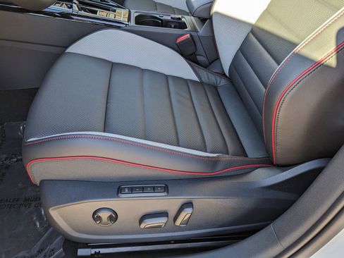 New 2026 Volkswagen GTI SE FWD image 19