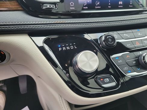 Used 2023 Chrysler Pacifica Limited FWD image 30