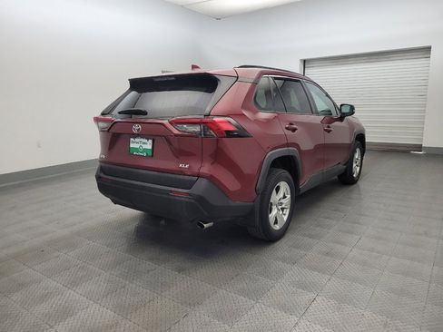 Used 2019 Toyota RAV4 XLE w/ Convenience Package FWD image 9