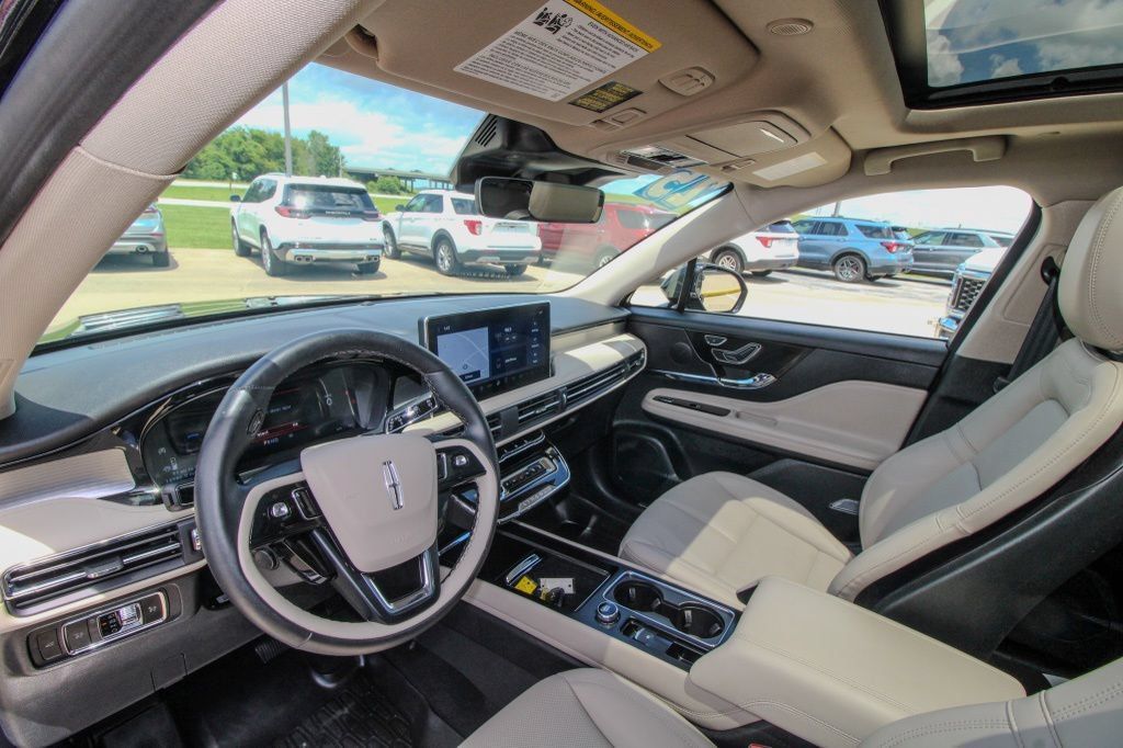 Used 2025 Lincoln Corsair FWD w/ Equipment Group 101A image 16