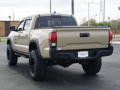 Used 2019 Toyota Tacoma TRD Off-Road image 15