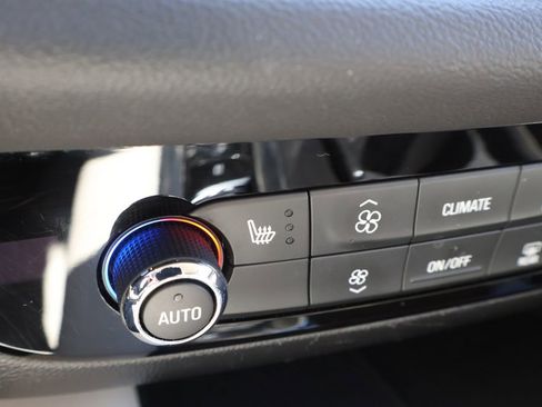 Used 2024 Buick Enclave Essence image 29