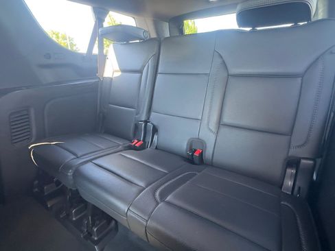 Used 2025 GMC Yukon XL Denali AWD/4WD image 8
