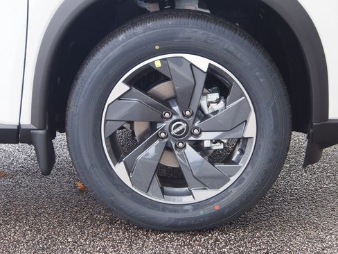 Used 2026 Nissan Rogue SV FWD image 9
