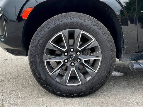 Used 2024 Chevrolet Tahoe Z71 w/ Luxury Package AWD/4WD image 30
