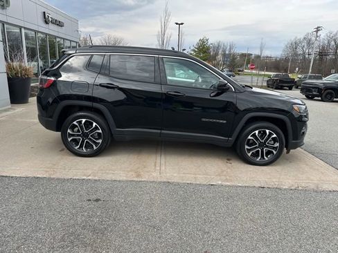 Used 2023 Jeep Compass Limited image 9