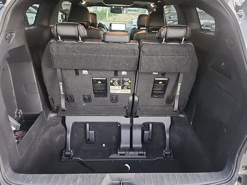 Certified 2025 Toyota Sienna Limited image 12
