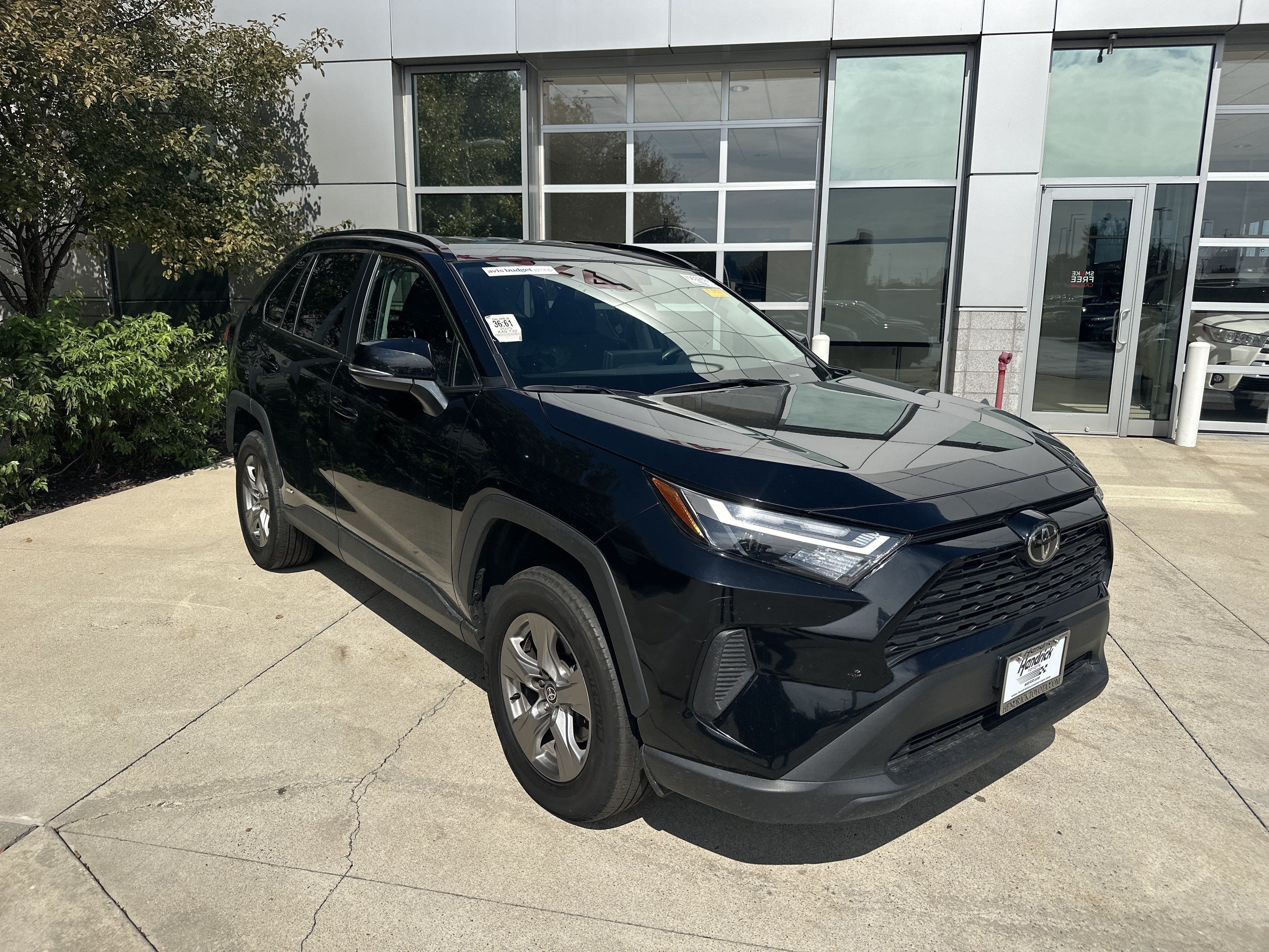 Used 2025 Toyota RAV4 XLE AWD/4WD image 2