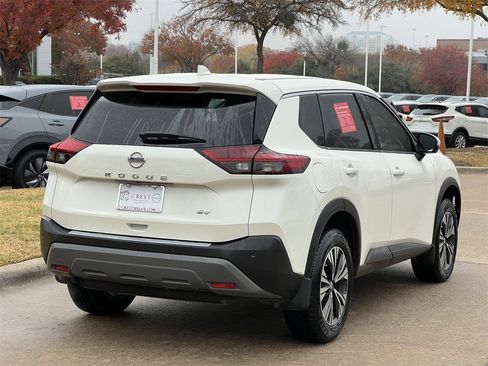 Certified 2021 Nissan Rogue SV image 4