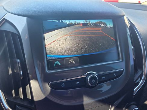 Used 2017 Chevrolet Cruze LT w/ Convenience Package image 15