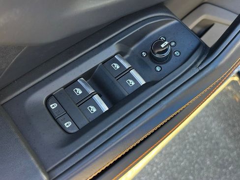 Used 2022 Lamborghini Urus image 34