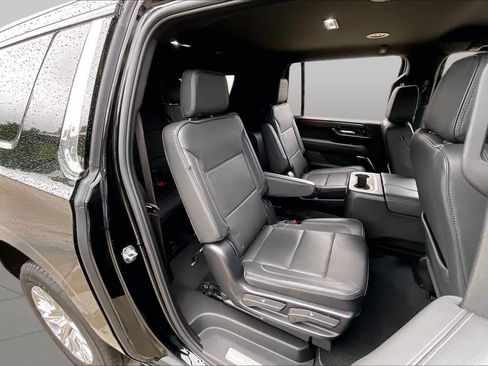 Used 2025 GMC Yukon XL Denali AWD/4WD image 19