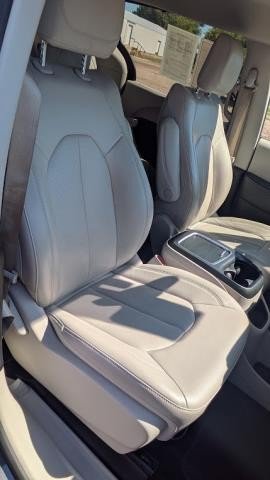 Used 2021 Chrysler Pacifica Touring-L AWD/4WD image 16