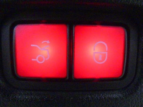 Used 2023 Mercedes-Benz C 300 Sedan w/ Exclusive Trim Package image 36