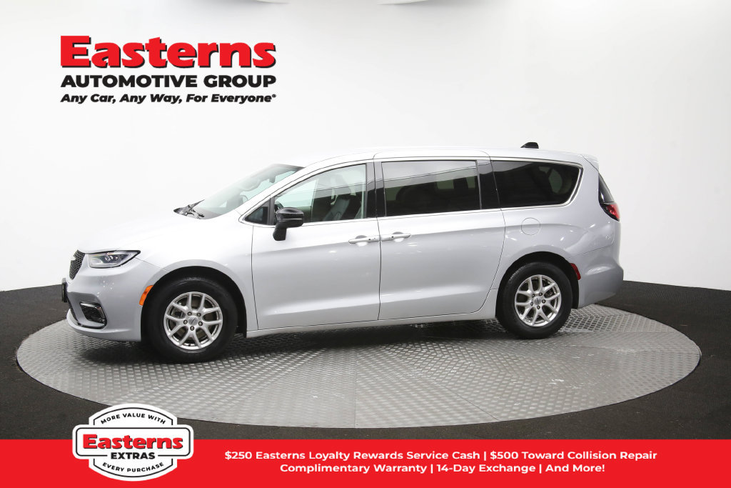 Used 2024 Chrysler Pacifica Touring-L FWD image 58