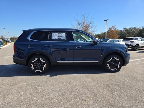 New 2025 Kia Telluride S image 9