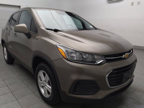 Used 2022 Chevrolet Trax LS w/ Tint and Cruise Package AWD/4WD image 13