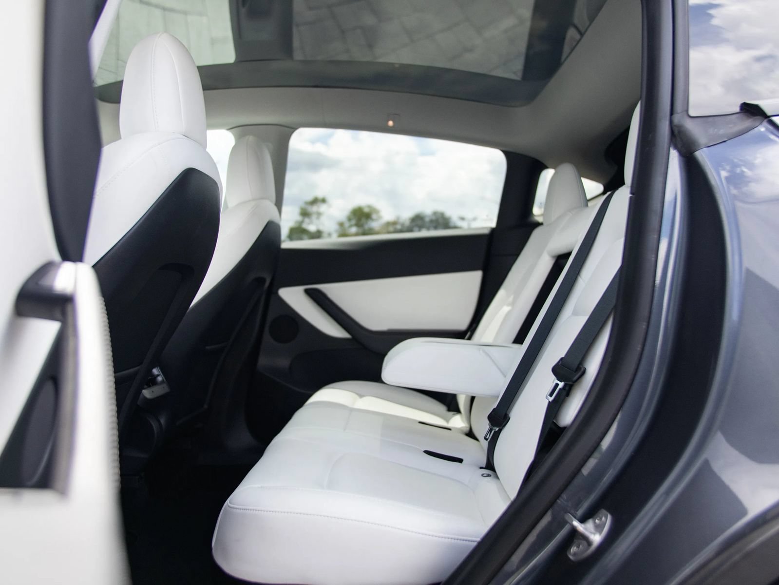 Used 2022 Tesla Model Y Performance AWD/4WD image 24