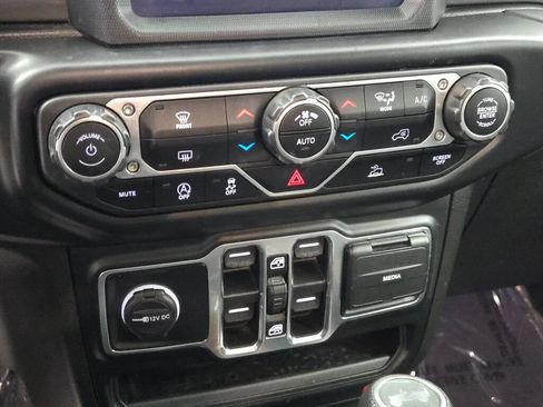 Used 2023 Jeep Wrangler Unlimited Sahara AWD/4WD image 21